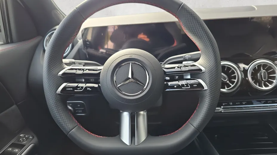 MERCEDES-BENZ GLA GLA 200 AMG Line Nowy