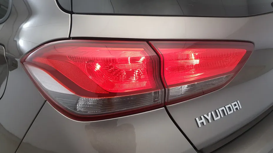 HYUNDAI i30 i30 1.0 T-GDI Modern