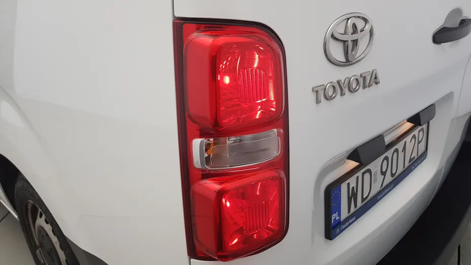 TOYOTA Proace Proace Kombi 2.0 D-4D Long 2,8t