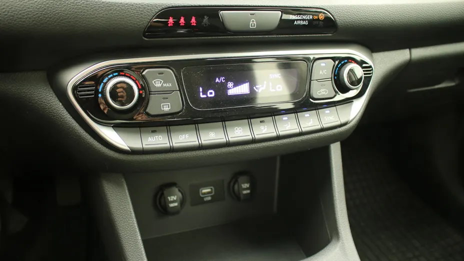 HYUNDAI i30 i30 1.5 DPI Smart