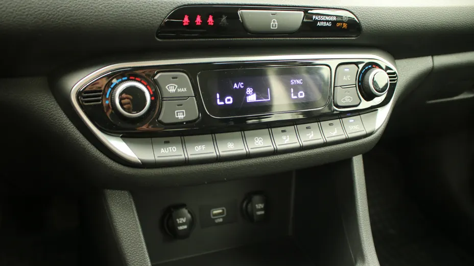 HYUNDAI i30 i30 1.5 DPI Smart