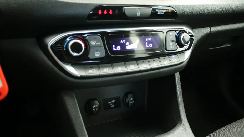 HYUNDAI i30 i30 1.5 DPI Smart