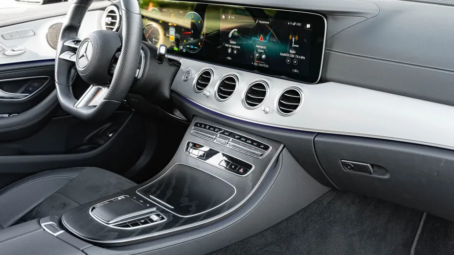 MERCEDES-BENZ E Klasa E 220 d 4-Matic AMG