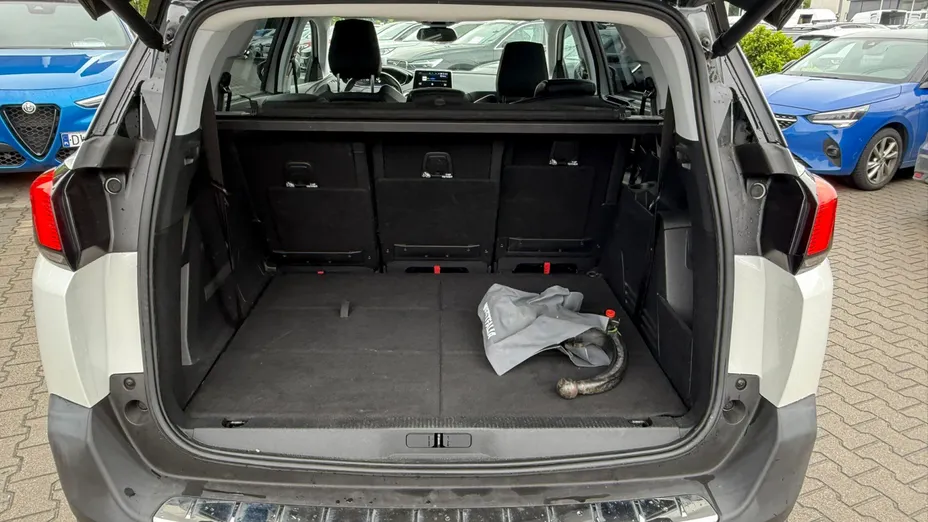 PEUGEOT 5008 5008 1.6 PureTech Allure S&S EAT8