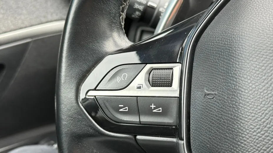 PEUGEOT 5008 5008 1.6 PureTech Allure S&S EAT8