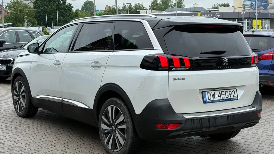 PEUGEOT 5008 5008 1.6 PureTech Allure S&S EAT8