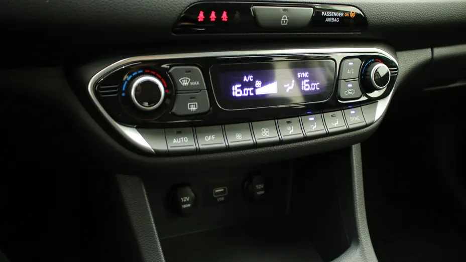 HYUNDAI i30 i30 1.5 DPI Smart