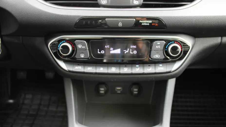 HYUNDAI i30 i30 1.5 DPI Smart