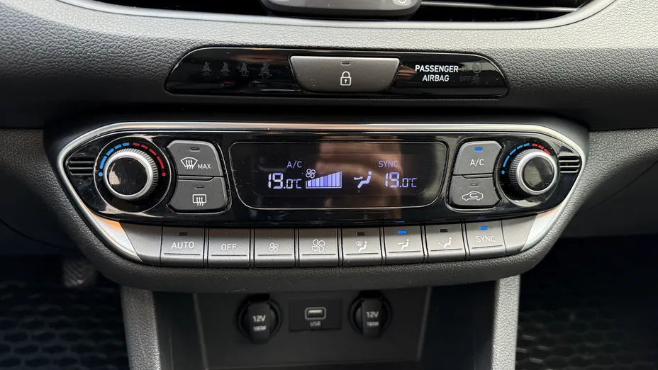 HYUNDAI i30 i30 1.5 DPI Smart