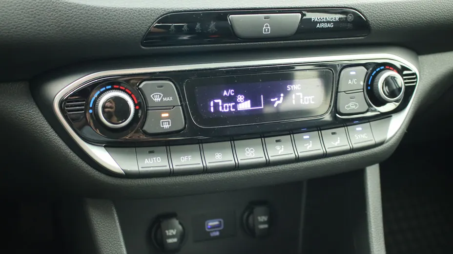 HYUNDAI i30 i30 1.5 DPI Smart