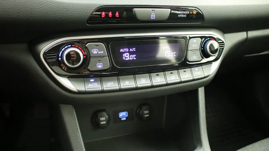 HYUNDAI i30 i30 1.5 DPI Smart