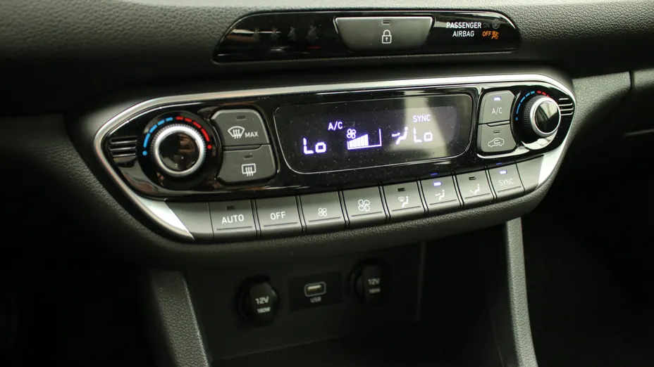 HYUNDAI i30 i30 1.5 DPI Smart