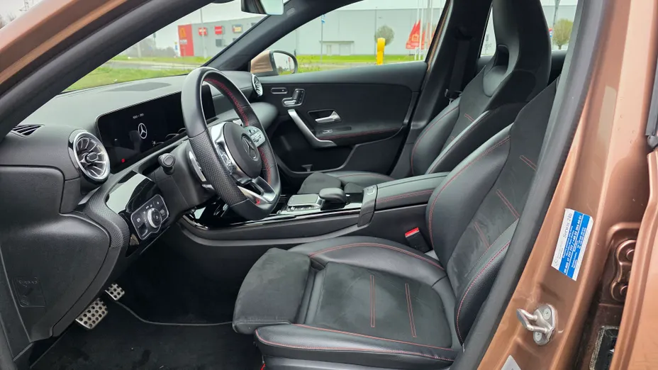 MERCEDES-BENZ A Klasa A 250 7G-DCT AMG Line