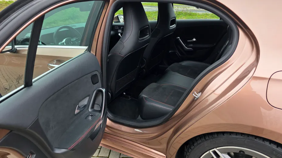 MERCEDES-BENZ A Klasa A 250 7G-DCT AMG Line