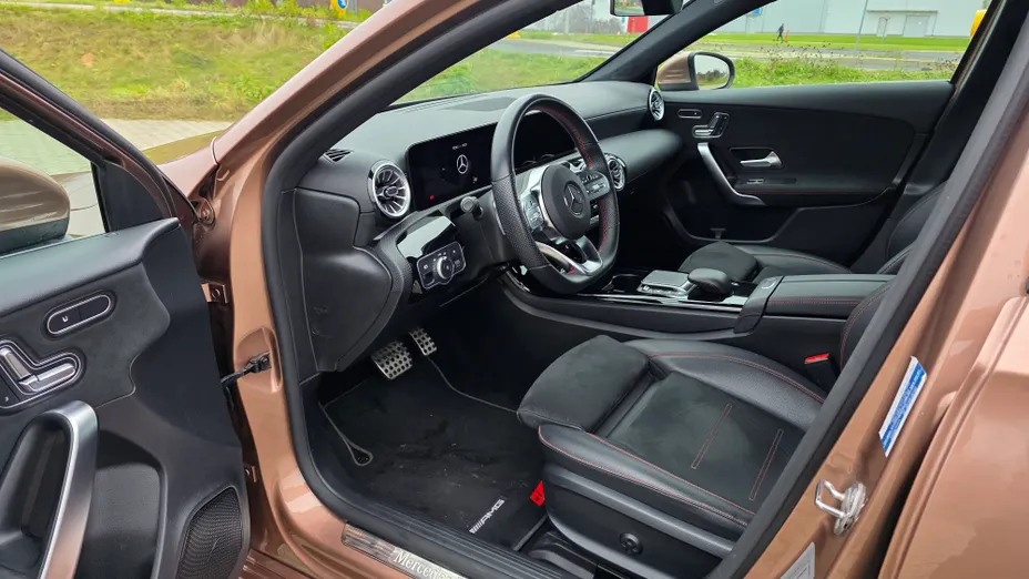 MERCEDES-BENZ A Klasa A 250 7G-DCT AMG Line