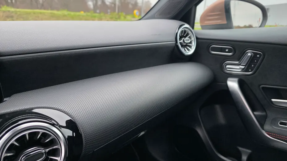 MERCEDES-BENZ A Klasa A 250 7G-DCT AMG Line