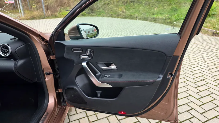 MERCEDES-BENZ A Klasa A 250 7G-DCT AMG Line