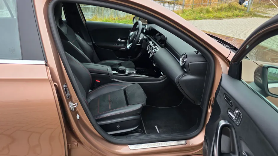 MERCEDES-BENZ A Klasa A 250 7G-DCT AMG Line