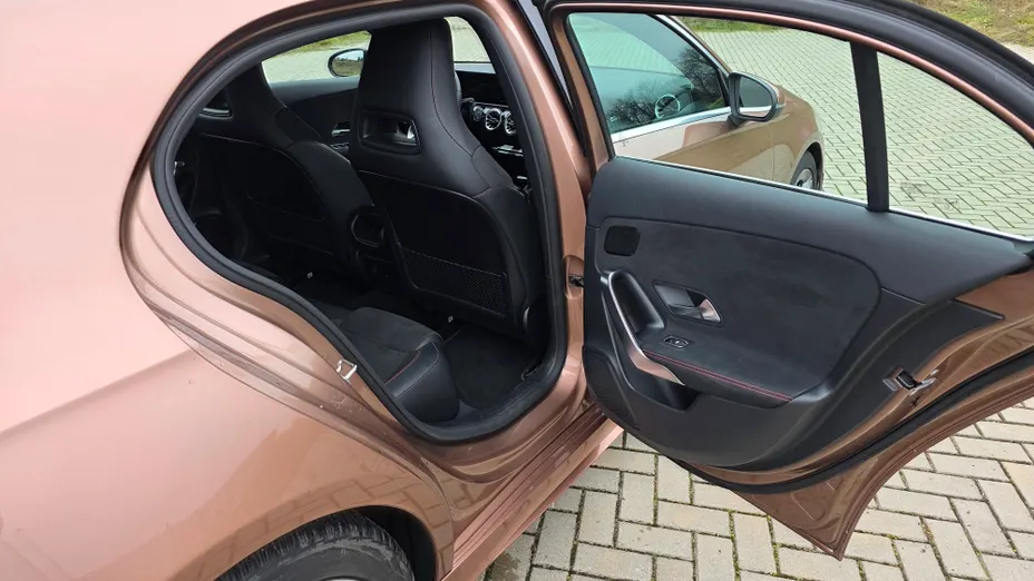 MERCEDES-BENZ A Klasa A 250 7G-DCT AMG Line