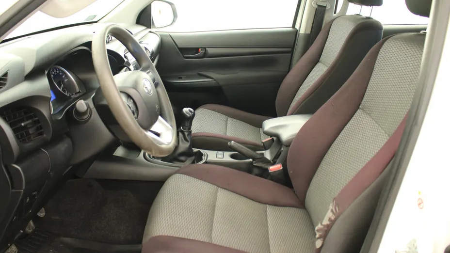 TOYOTA HiLux Hilux 2.4 D-4D Double Cab DLX 4x4