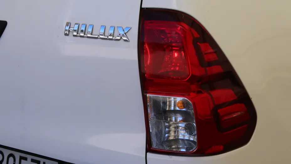 TOYOTA HiLux Hilux 2.4 D-4D Double Cab DLX 4x4
