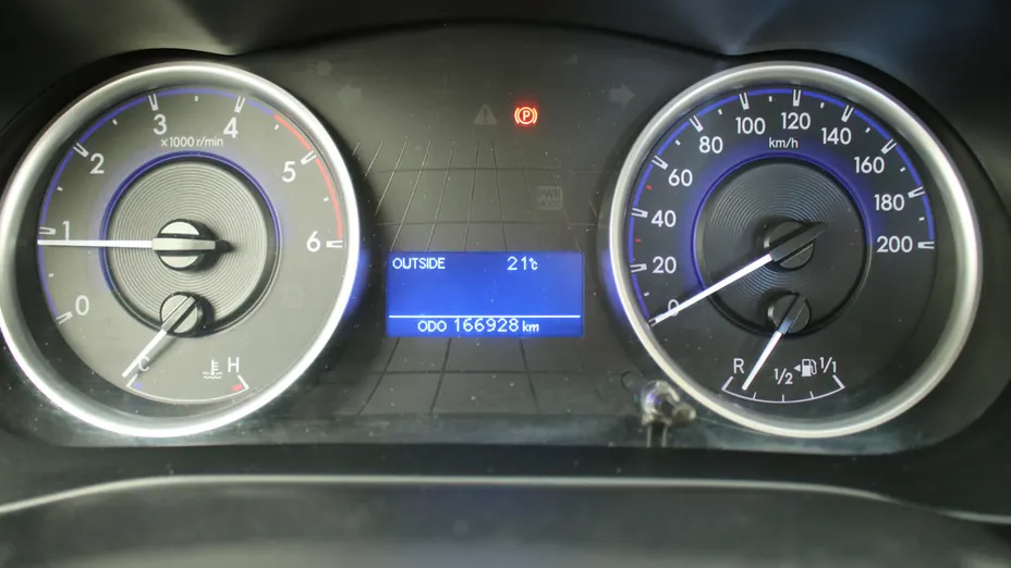 TOYOTA HiLux Hilux 2.4 D-4D Double Cab DLX 4x4