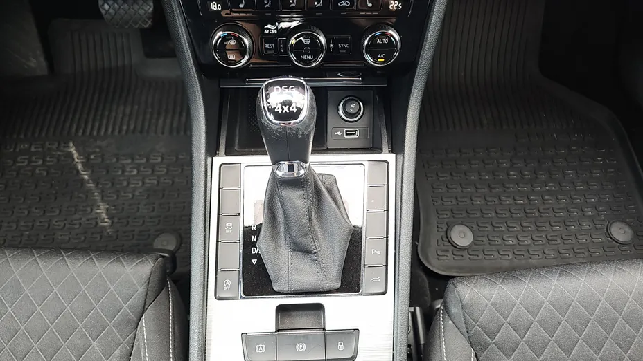 SKODA Superb Superb 2.0 TSI 4x4 Ambition DSG