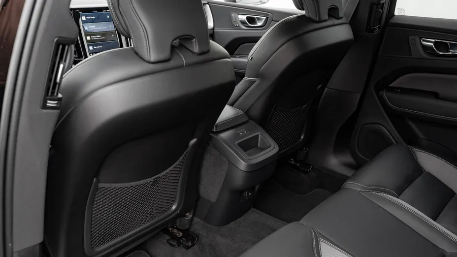 VOLVO XC60 XC60 B4 D AWD Plus Dark aut