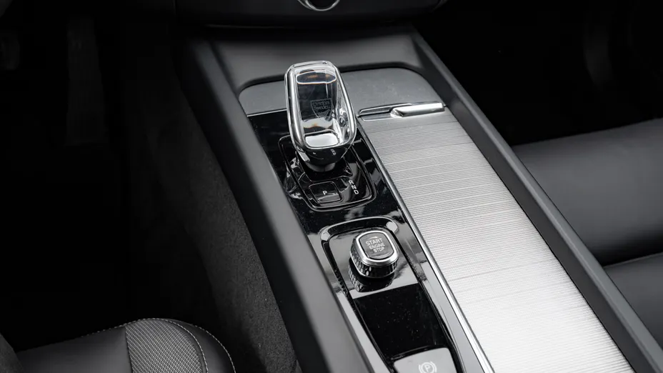 VOLVO XC60 XC60 B4 D AWD Plus Dark aut