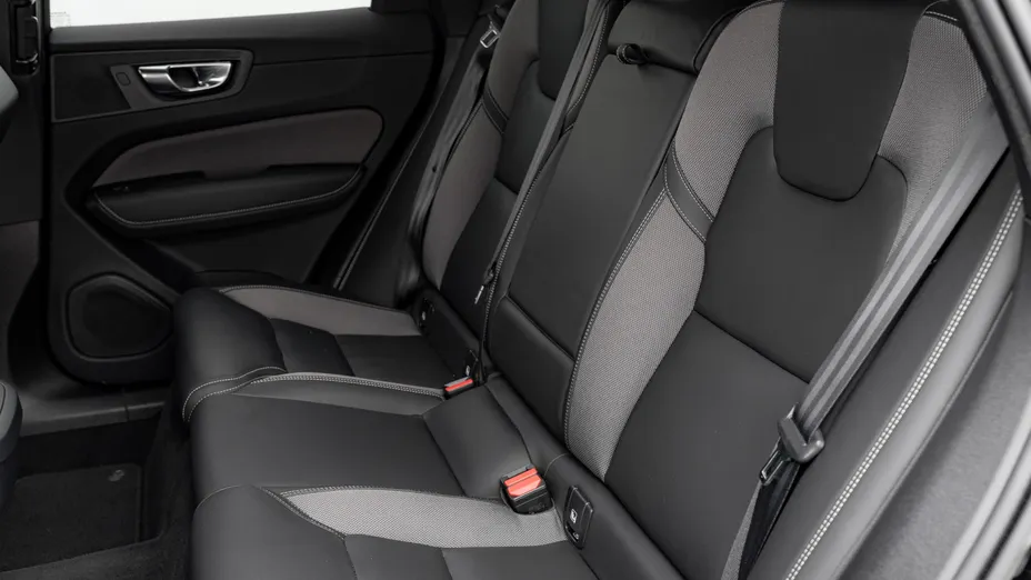 VOLVO XC60 XC60 B4 D AWD Plus Dark aut