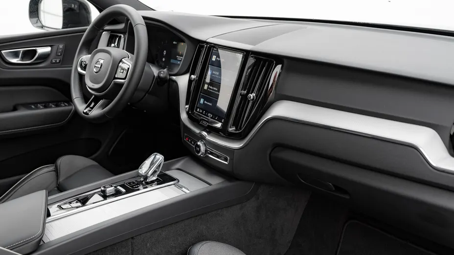VOLVO XC60 XC60 B4 D AWD Plus Dark aut