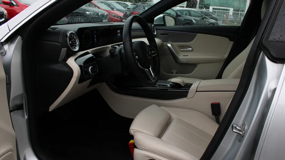 MERCEDES-BENZ CLA CLA 200 Progressive 7G-DCT