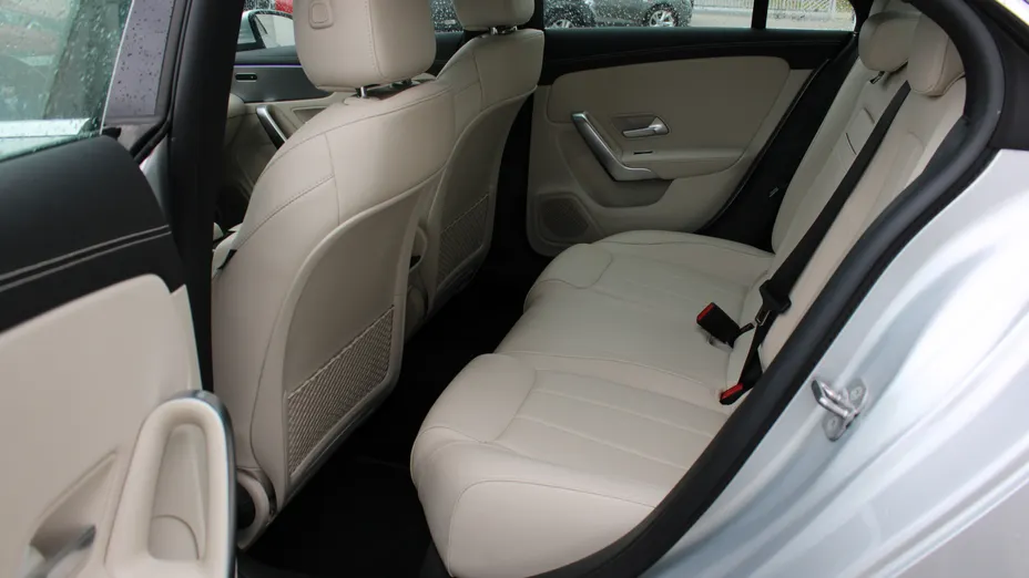 MERCEDES-BENZ CLA CLA 200 Progressive 7G-DCT