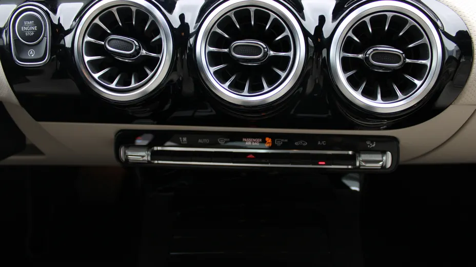 MERCEDES-BENZ CLA CLA 200 Progressive 7G-DCT
