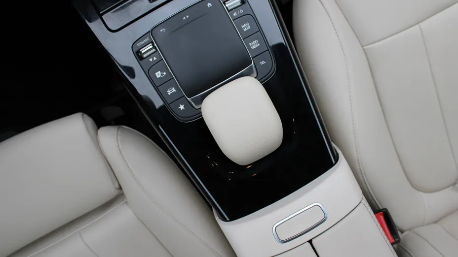 MERCEDES-BENZ CLA CLA 200 Progressive 7G-DCT