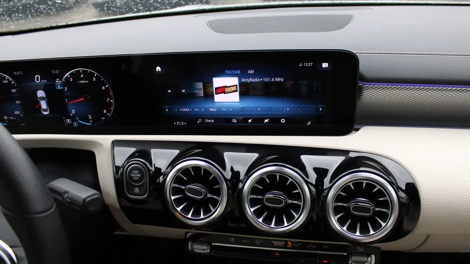 MERCEDES-BENZ CLA CLA 200 Progressive 7G-DCT