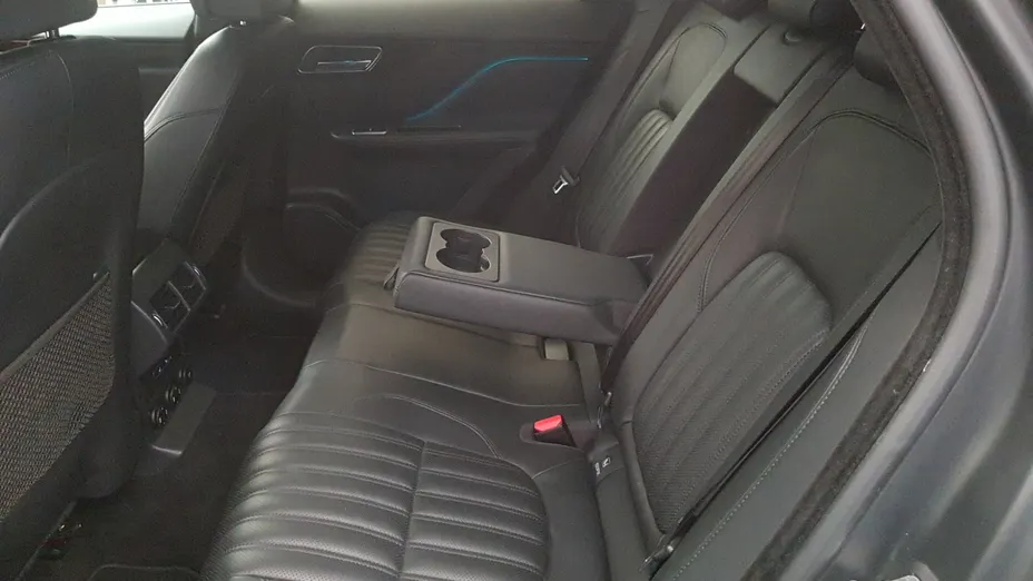 JAGUAR F-Pace F-Pace 2.0 i4D AWD Portfolio aut