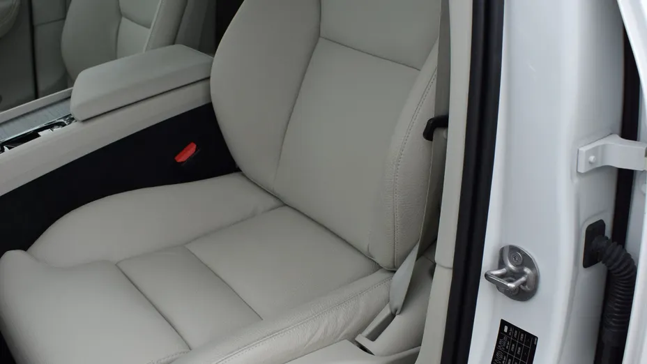 VOLVO XC60 XC60 T6 Plug-In Hybrid AWD Plus Dark aut