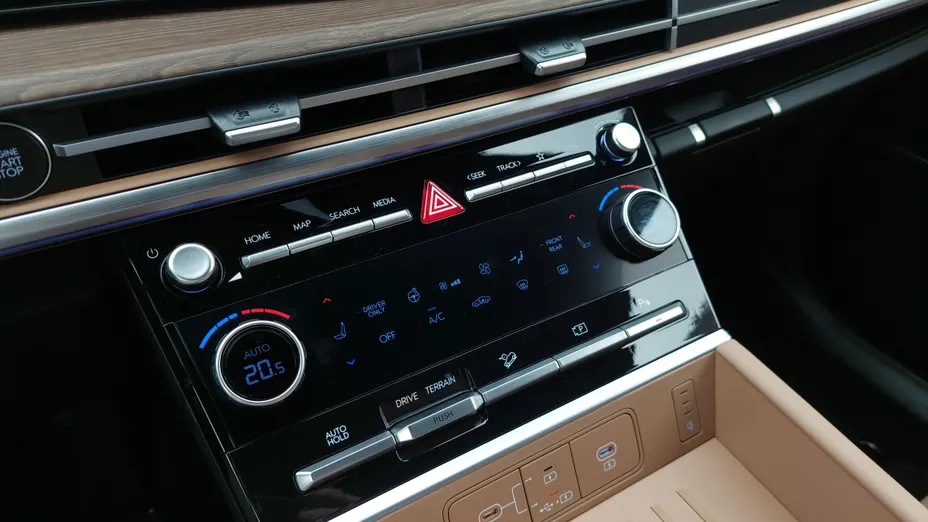 HYUNDAI Santa Fe Santa Fe 1.6 T-GDI HEV Platinum 4WD aut 7os. Nowy