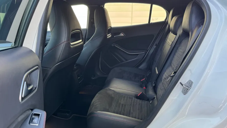 MERCEDES-BENZ GLA GLA 200 7G-DCT AMG Line