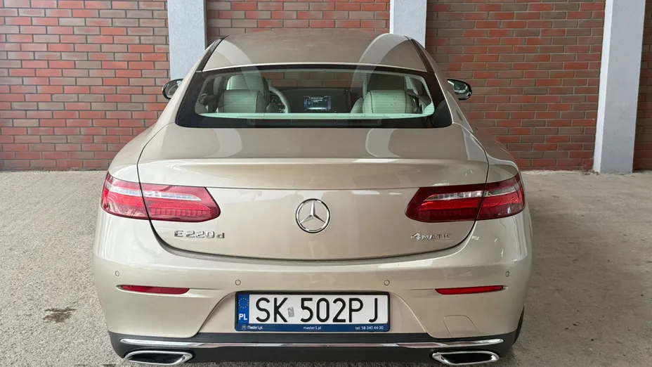 MERCEDES-BENZ E Klasa E 220 d Coupe 4-Matic 9G-TRONIC