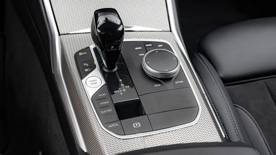 BMW Seria 3 330e xDrive M Sport sport-aut