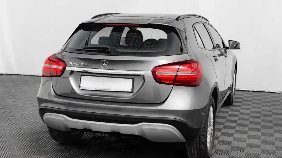 MERCEDES-BENZ GLA GLA 200 7G-DCT