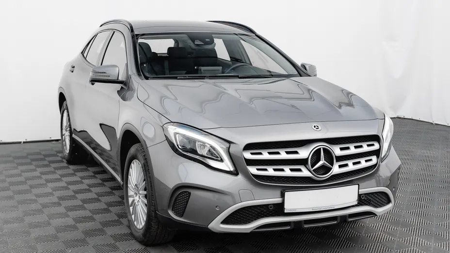MERCEDES-BENZ GLA GLA 200 7G-DCT
