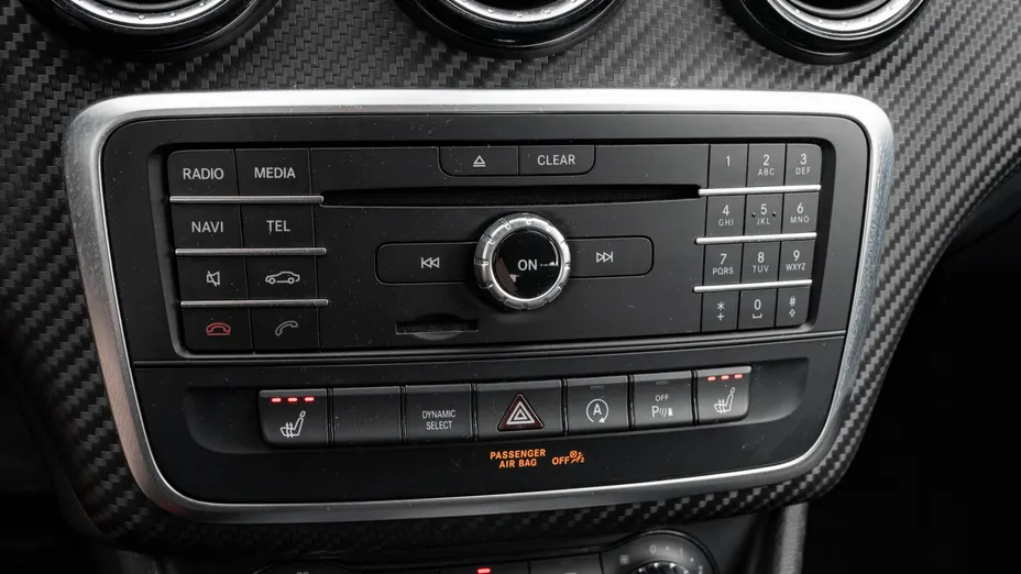 MERCEDES-BENZ GLA GLA 200 7G-DCT