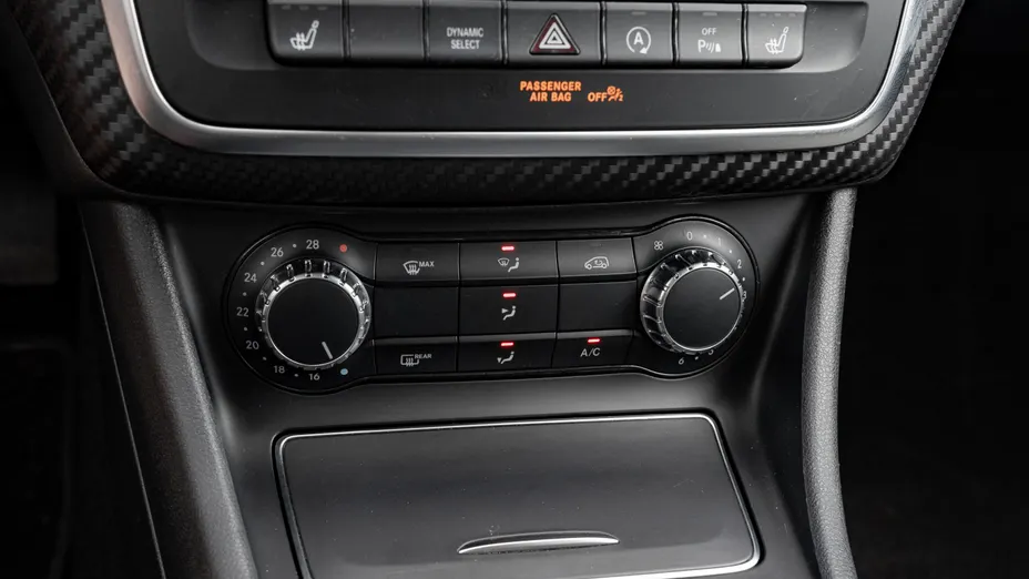 MERCEDES-BENZ GLA GLA 200 7G-DCT