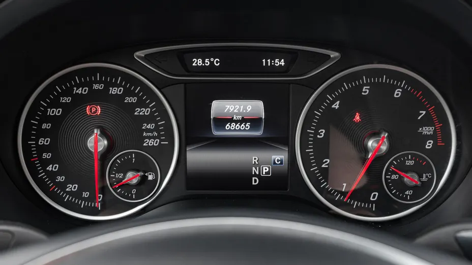 MERCEDES-BENZ GLA GLA 200 7G-DCT