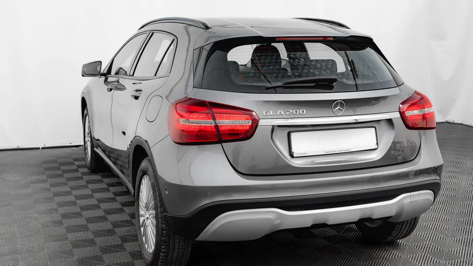 MERCEDES-BENZ GLA GLA 200 7G-DCT
