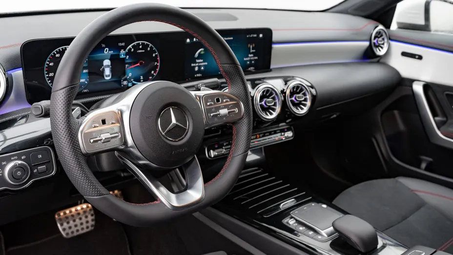 MERCEDES-BENZ CLA CLA 200 AMG Line 7G-DCT