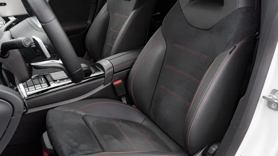 MERCEDES-BENZ CLA CLA 200 AMG Line 7G-DCT